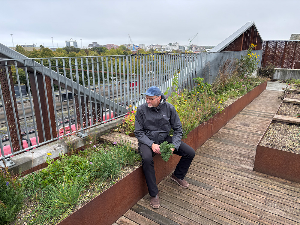 Henrik Lerdorf ved byhaver på parkeringshus 2