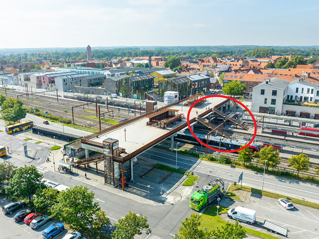 Stationsbroen med markering af trapper