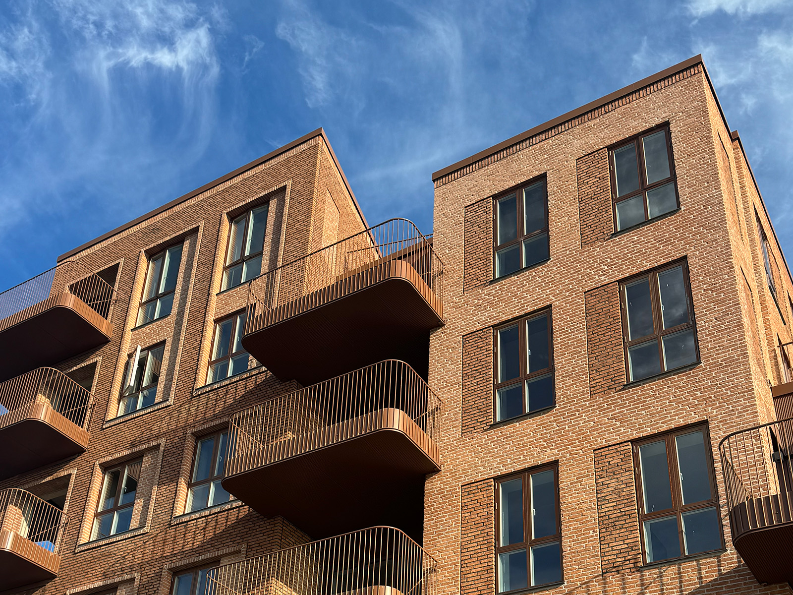 Postillionen Facade med altaner