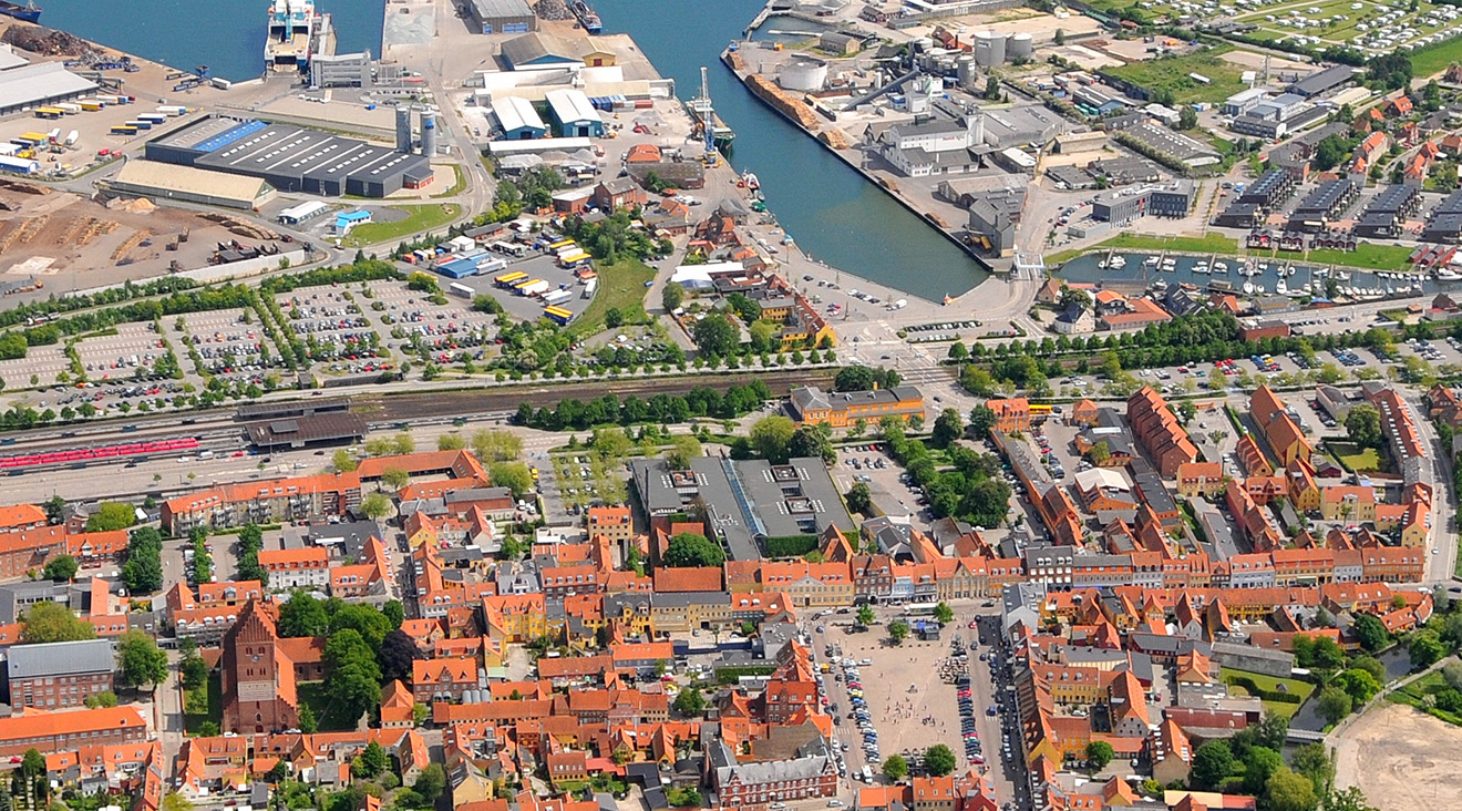 Luftfoto af det centrale Køge med gammel IHV 2009