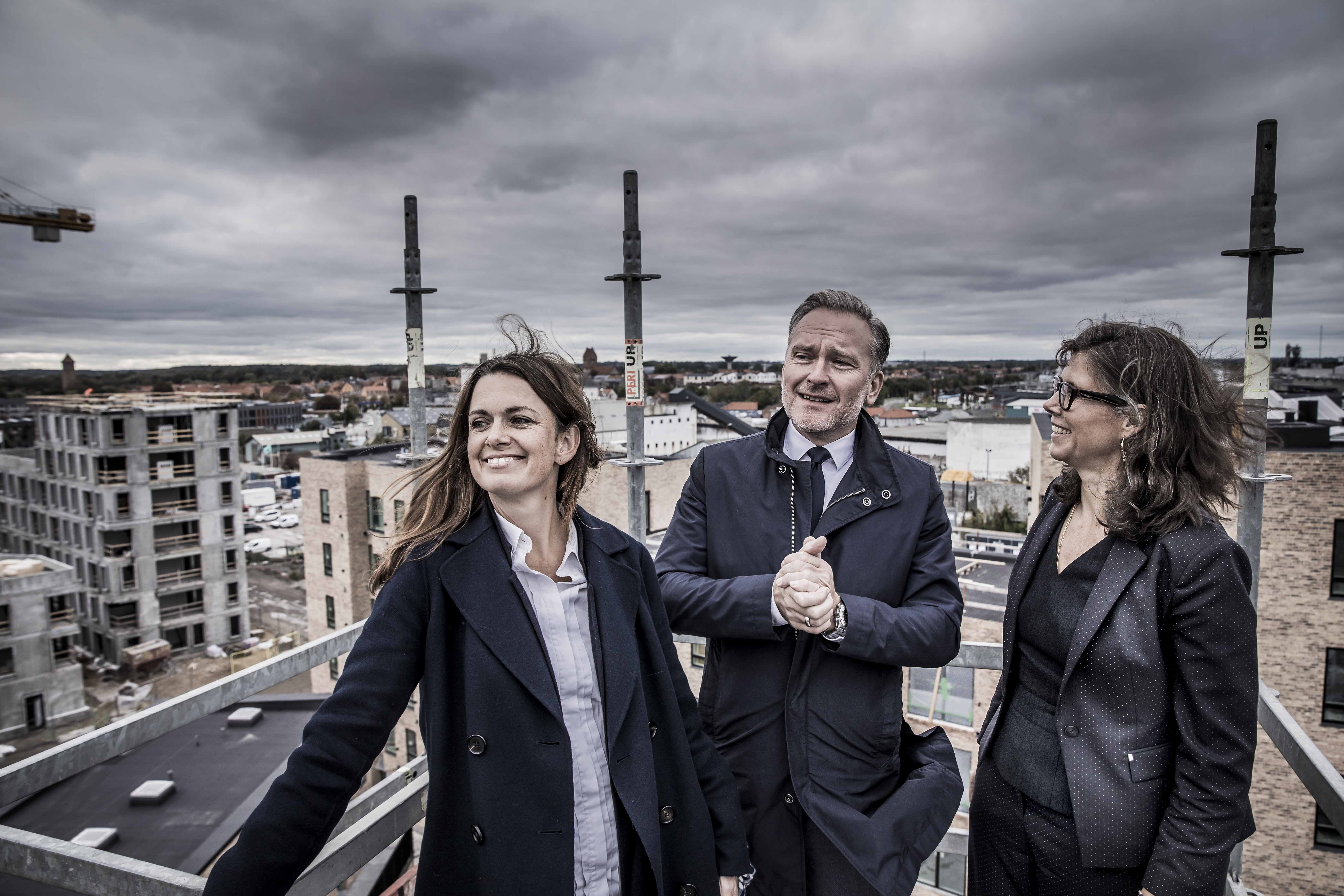 Thea Mikkelsen, Christian Olsson og Tove på taget af Skibet