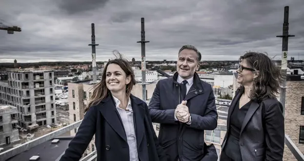 Thea Mikkelsen, Christian Olsson og Tove på taget af Skibet