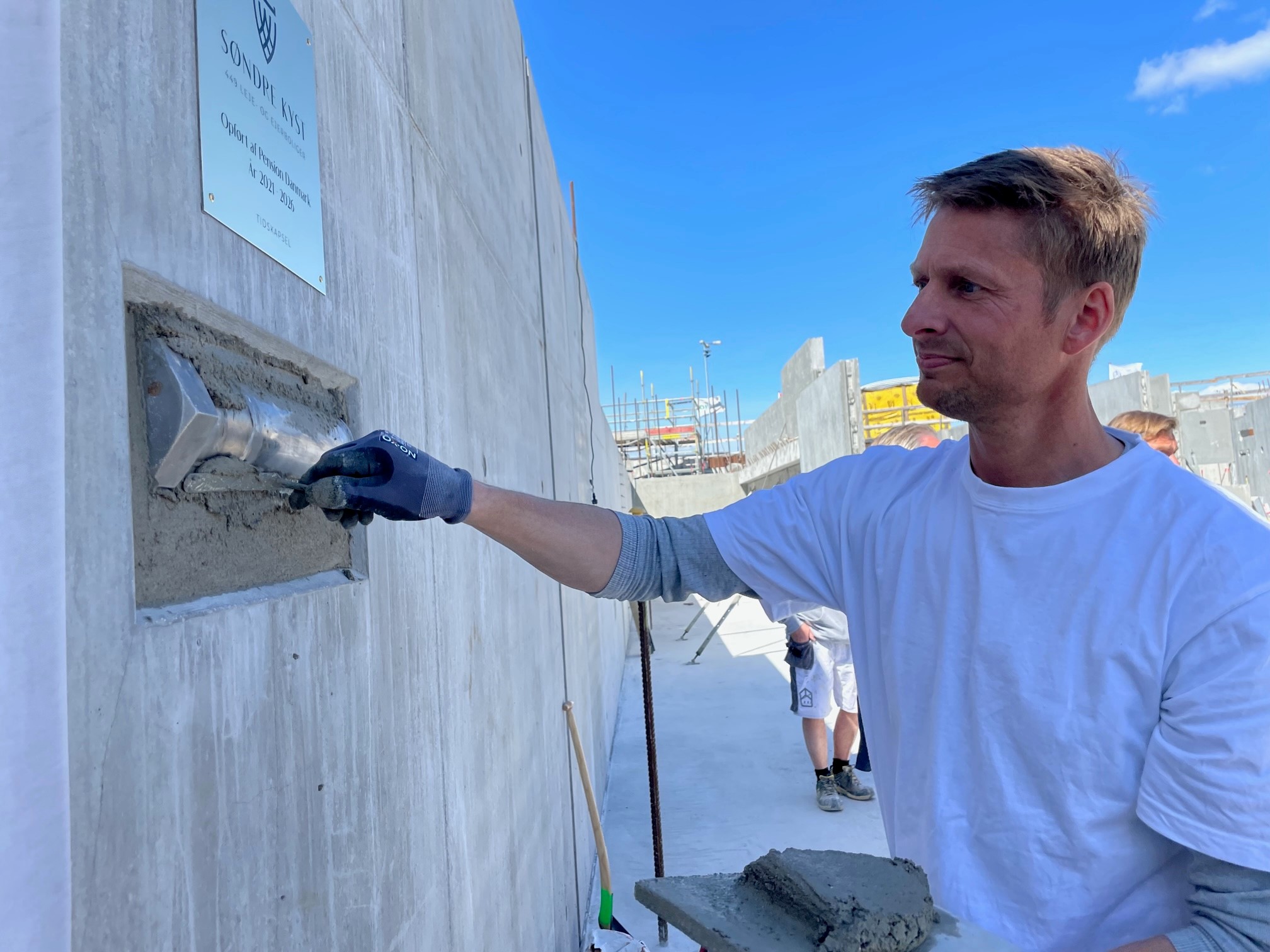 Murer Henning Madsen med tidskapslen