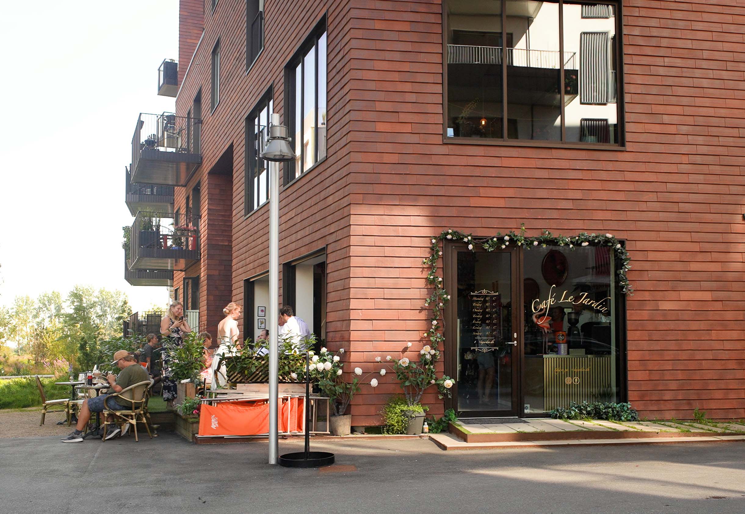 Le Jardin med gæster