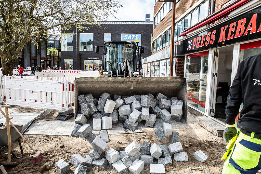 Brolægning på Stationspladsen 1